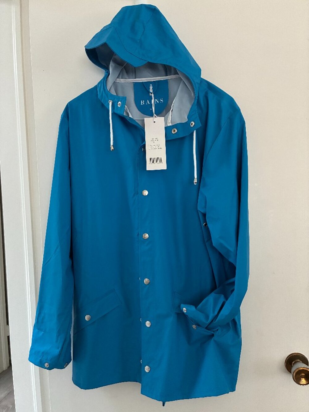 NEW w/tag RAINS Hooded Rain Jacket Men's Med/Large. Sky blue colour